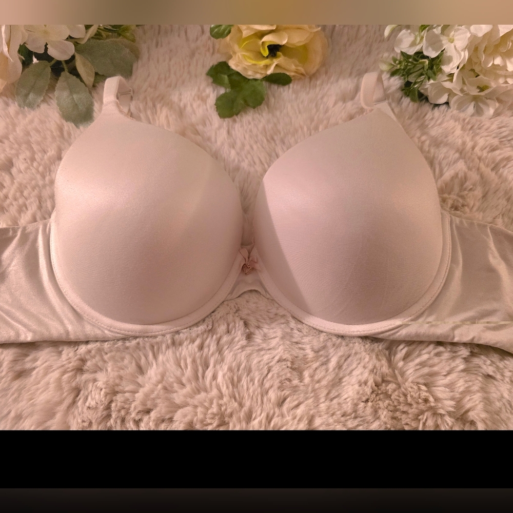 Victoria's Secret Cream Bra